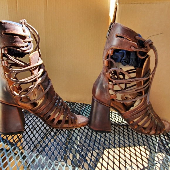 Freebirds - Tess - Picture 2 of 5